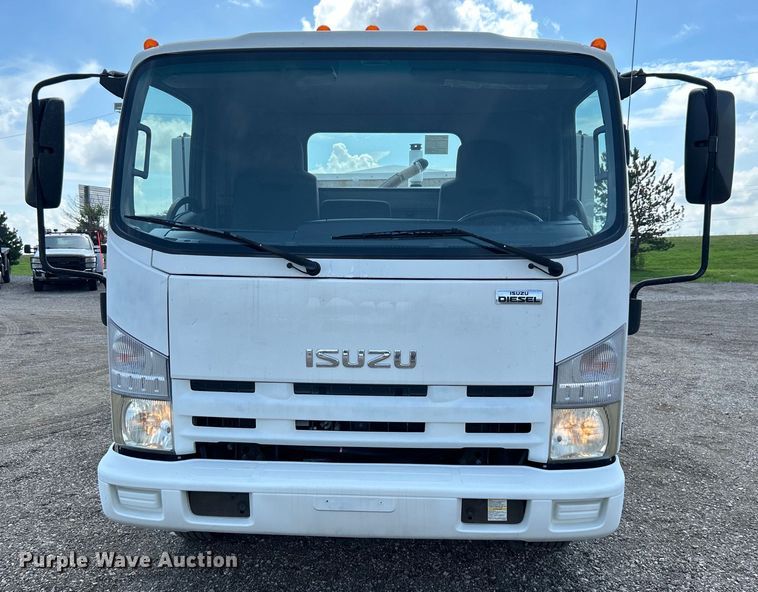 image for item EG0729 2014 Isuzu NPR sprayer truck 