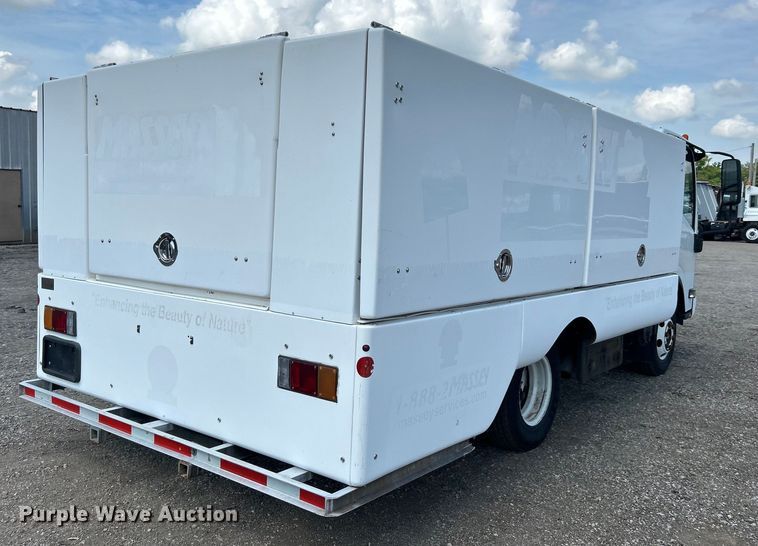 image for item EG0729 2014 Isuzu NPR sprayer truck 