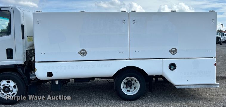 image for item EG0729 2014 Isuzu NPR sprayer truck 