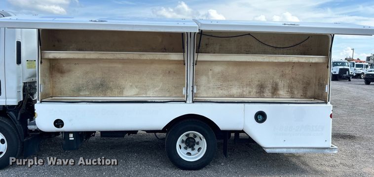 image for item EG0729 2014 Isuzu NPR sprayer truck 