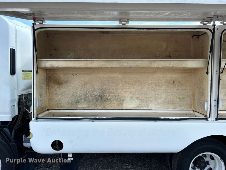 image for item EG0729 2014 Isuzu NPR sprayer truck 