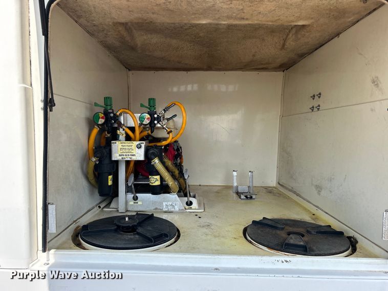 image for item EG0729 2014 Isuzu NPR sprayer truck 