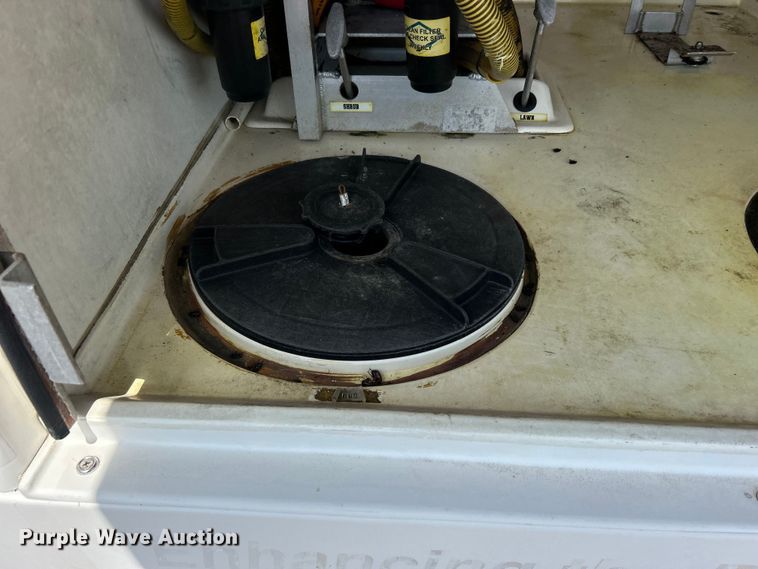 image for item EG0729 2014 Isuzu NPR sprayer truck 