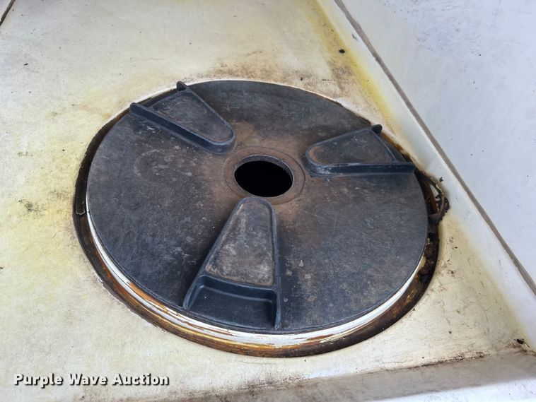 image for item EG0729 2014 Isuzu NPR sprayer truck 