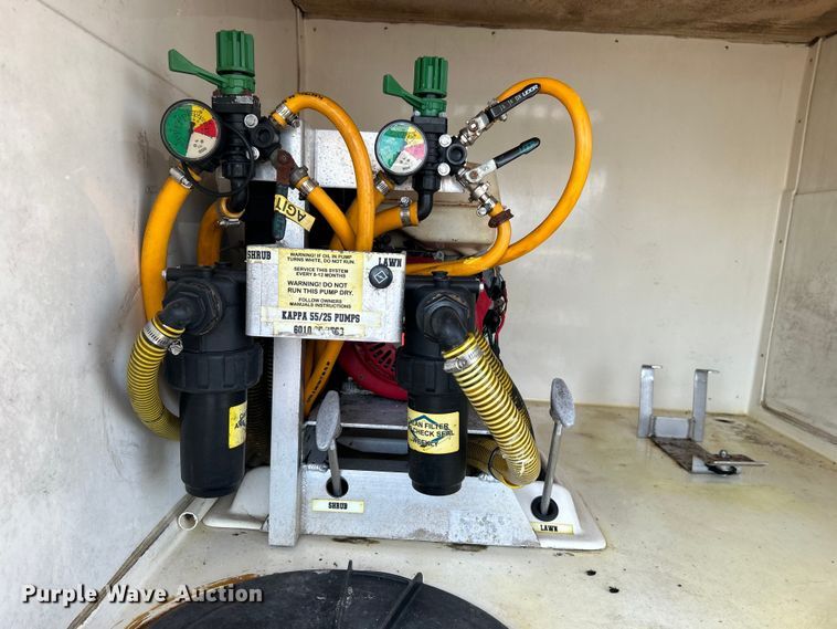 image for item EG0729 2014 Isuzu NPR sprayer truck 