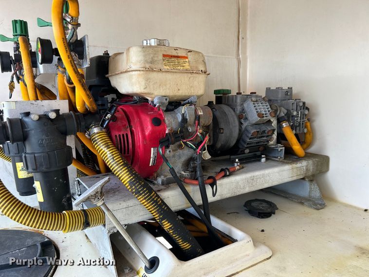 image for item EG0729 2014 Isuzu NPR sprayer truck 