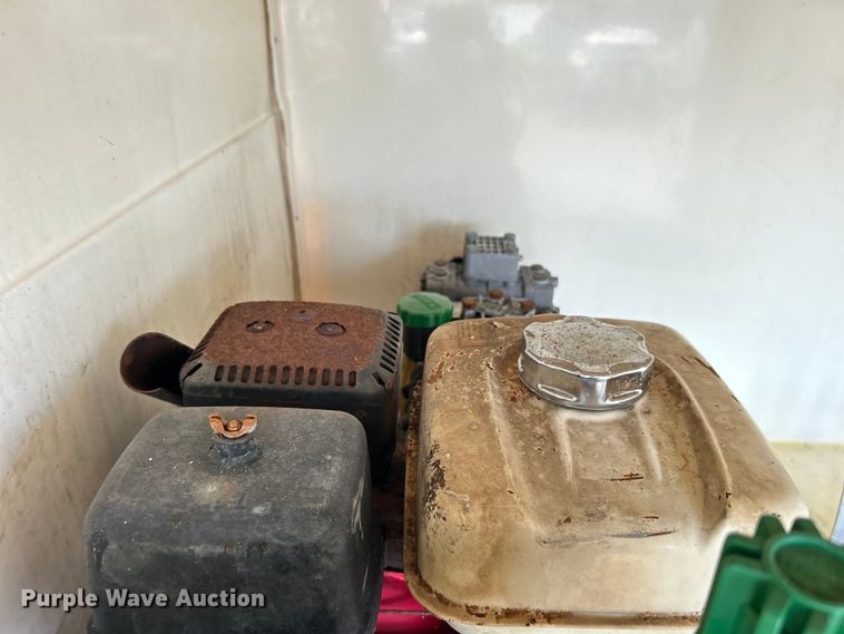 image for item EG0729 2014 Isuzu NPR sprayer truck 