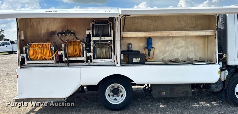 image for item EG0729 2014 Isuzu NPR sprayer truck 