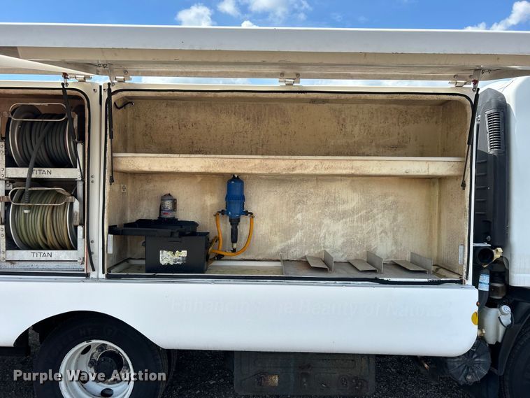 image for item EG0729 2014 Isuzu NPR sprayer truck 