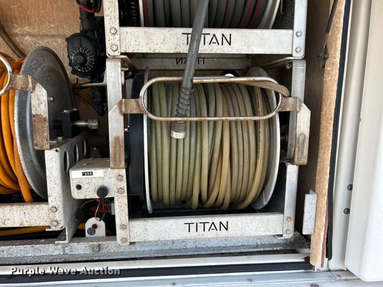 image for item EG0729 2014 Isuzu NPR sprayer truck 