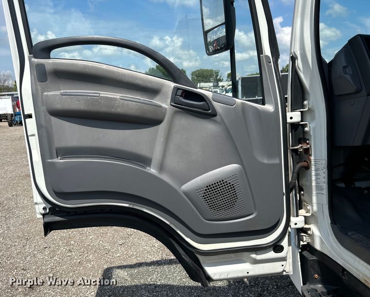 image for item EG0729 2014 Isuzu NPR sprayer truck 