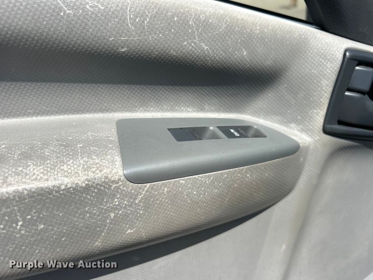 image for item EG0729 2014 Isuzu NPR sprayer truck 