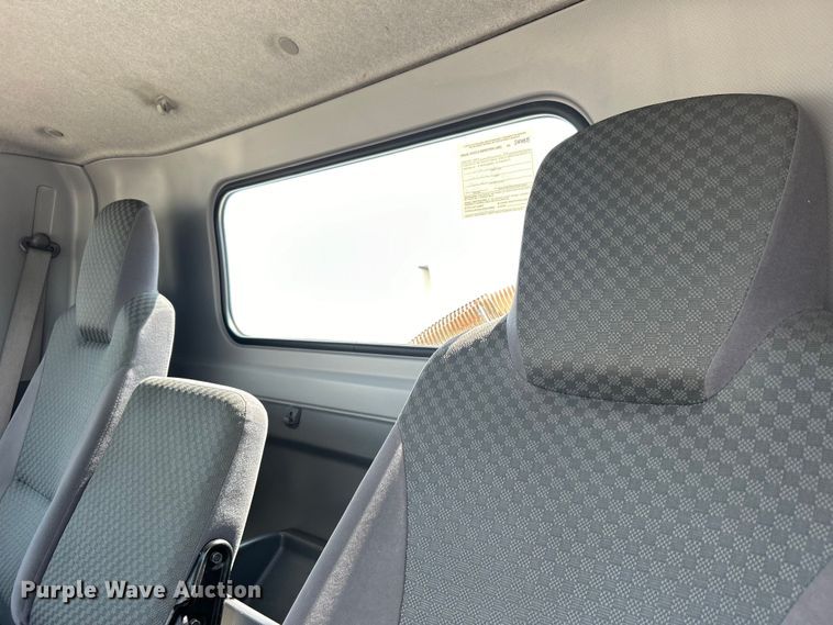 image for item EG0729 2014 Isuzu NPR sprayer truck 