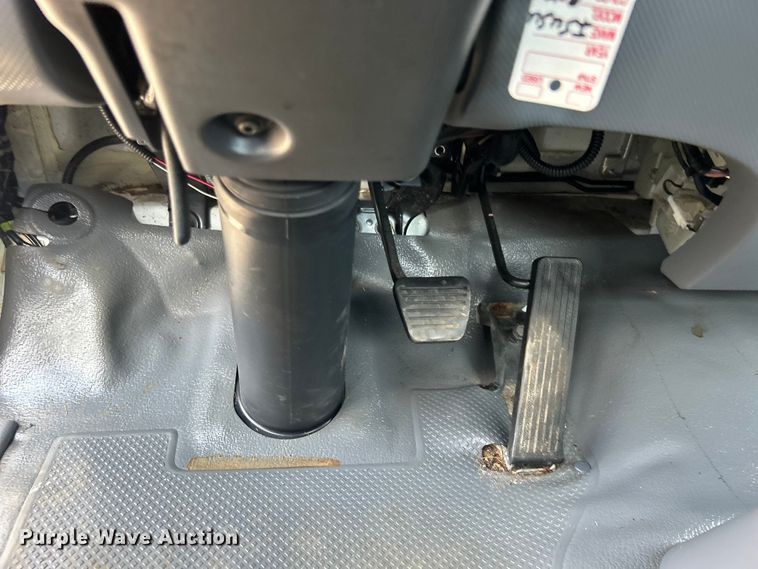 image for item EG0729 2014 Isuzu NPR sprayer truck 