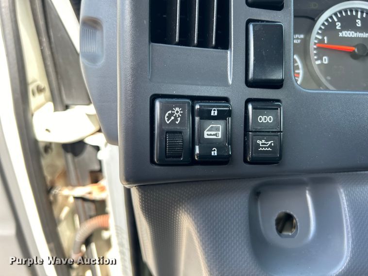 image for item EG0729 2014 Isuzu NPR sprayer truck 