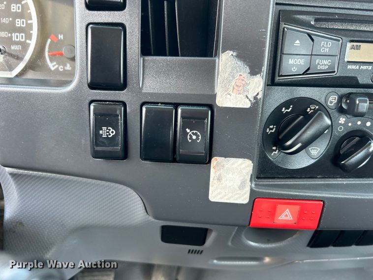 image for item EG0729 2014 Isuzu NPR sprayer truck 