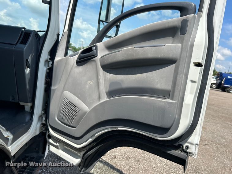 image for item EG0729 2014 Isuzu NPR sprayer truck 