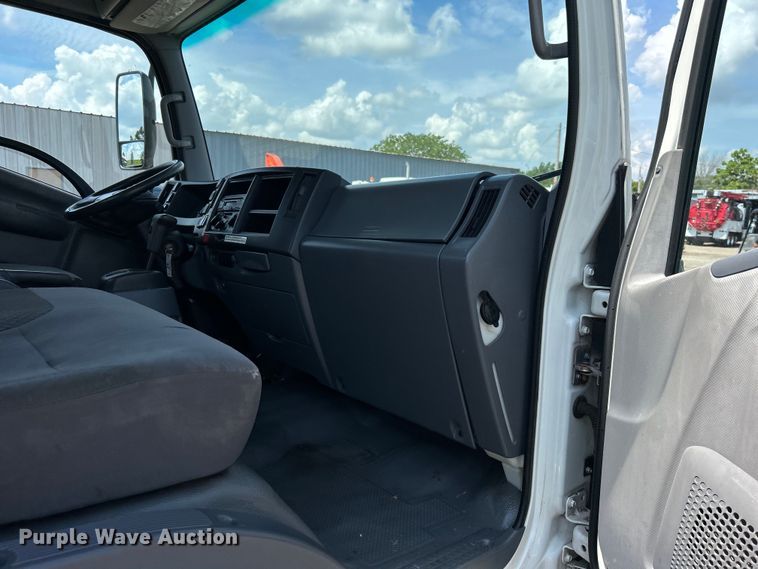 image for item EG0729 2014 Isuzu NPR sprayer truck 