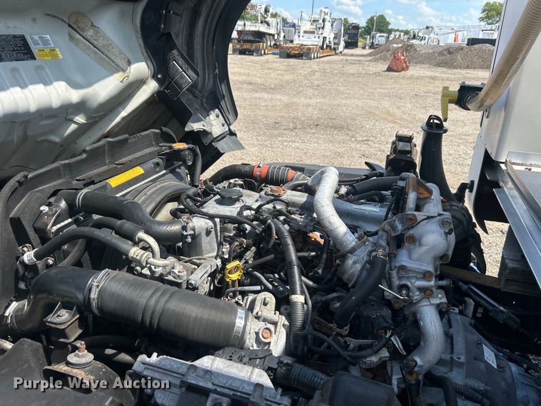 image for item EG0729 2014 Isuzu NPR sprayer truck 