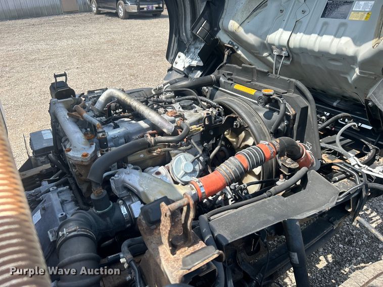 image for item EG0729 2014 Isuzu NPR sprayer truck 