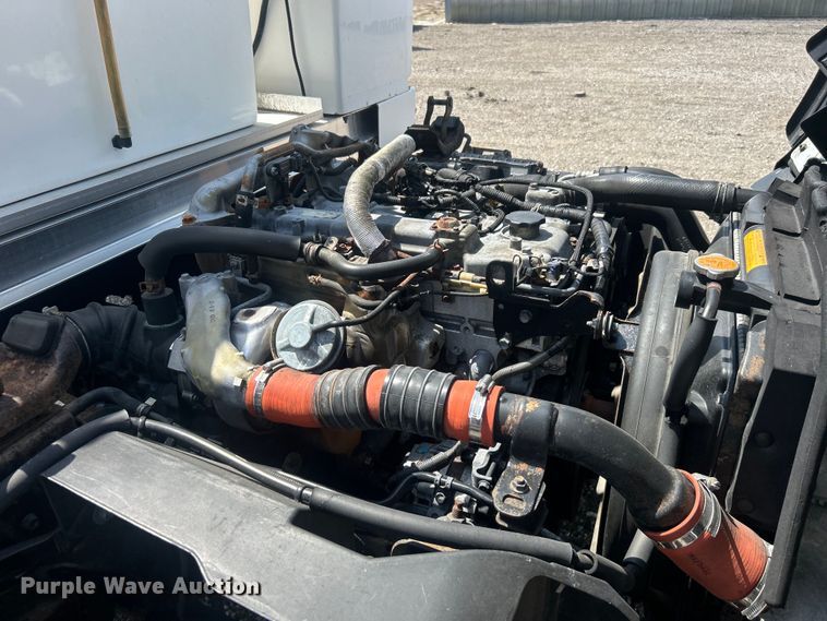 image for item EG0729 2014 Isuzu NPR sprayer truck 