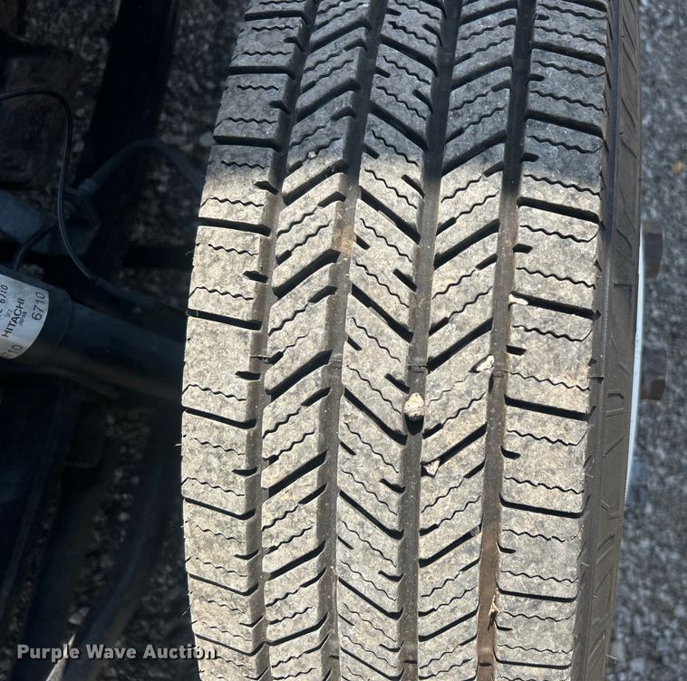 image for item EG0729 2014 Isuzu NPR sprayer truck 