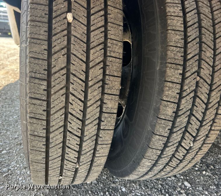 image for item EG0729 2014 Isuzu NPR sprayer truck 