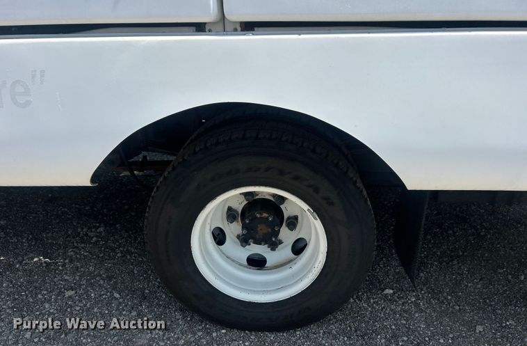 image for item EG0729 2014 Isuzu NPR sprayer truck 