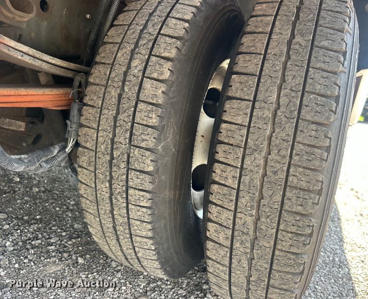 image for item EG0729 2014 Isuzu NPR sprayer truck 