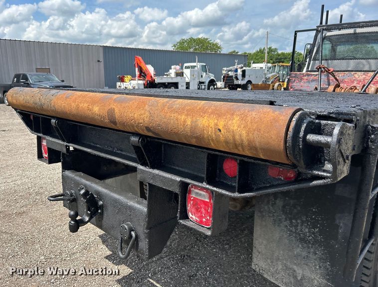 image for item EG0730 1997 GMC C6500 winch truck