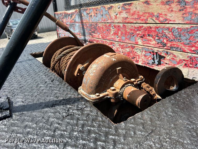 image for item EG0730 1997 GMC C6500 winch truck