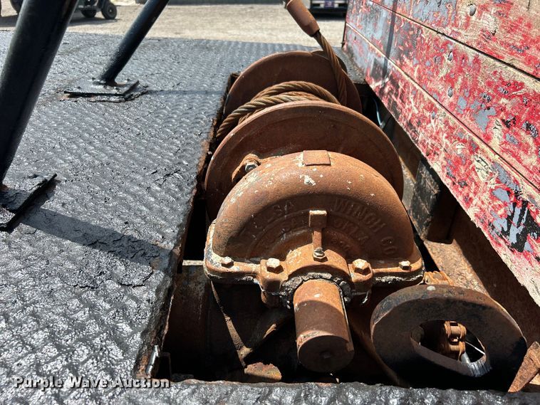 image for item EG0730 1997 GMC C6500 winch truck