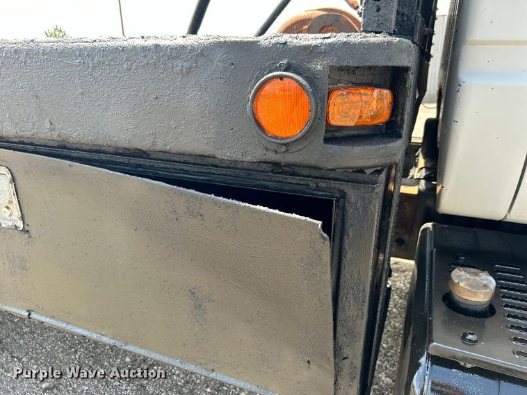 image for item EG0730 1997 GMC C6500 winch truck