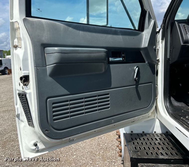 image for item EG0730 1997 GMC C6500 winch truck