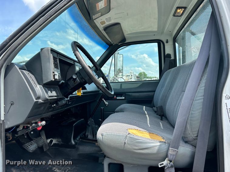 image for item EG0730 1997 GMC C6500 winch truck