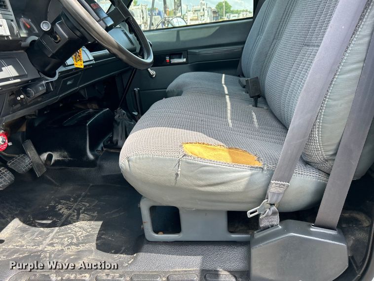 image for item EG0730 1997 GMC C6500 winch truck