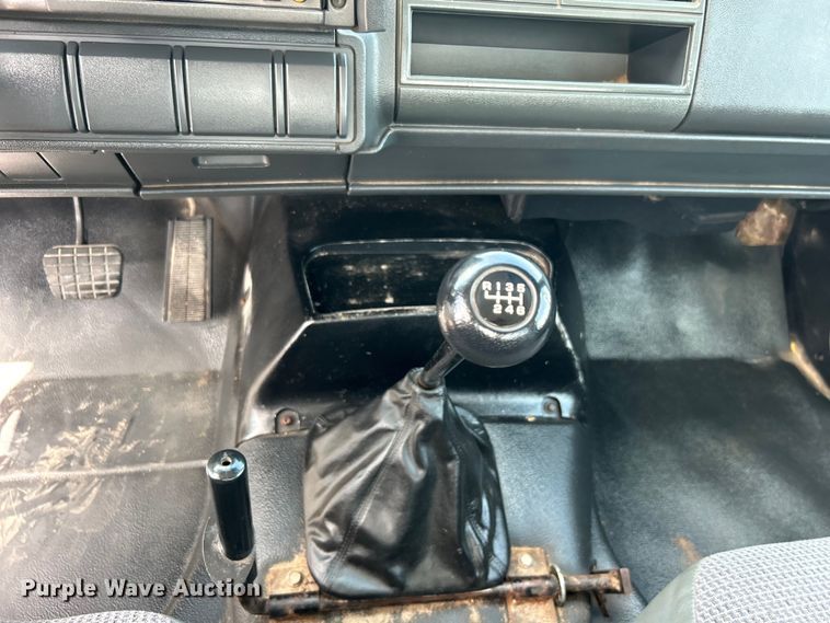 image for item EG0730 1997 GMC C6500 winch truck