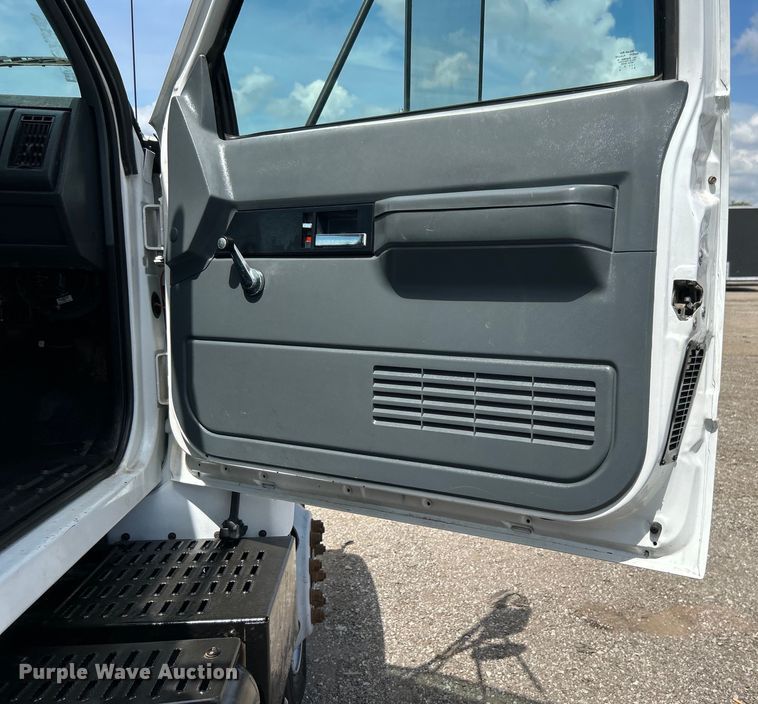 image for item EG0730 1997 GMC C6500 winch truck