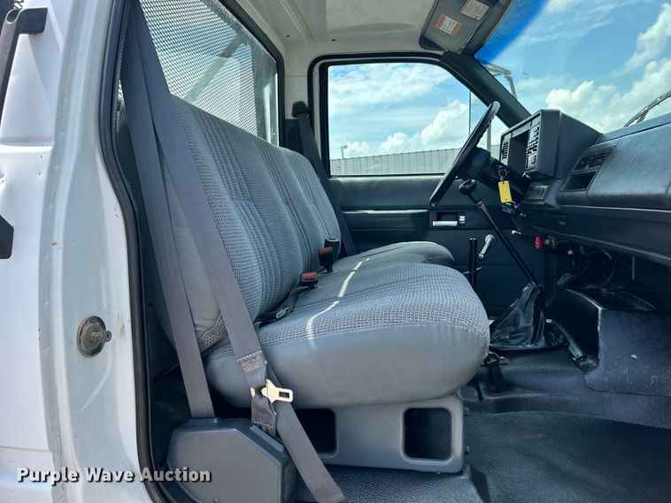 image for item EG0730 1997 GMC C6500 winch truck