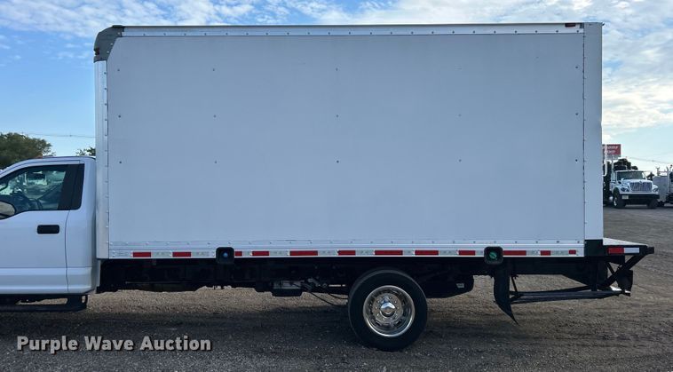 image for item EG0733 2017 Ford F550 Super Duty box truck