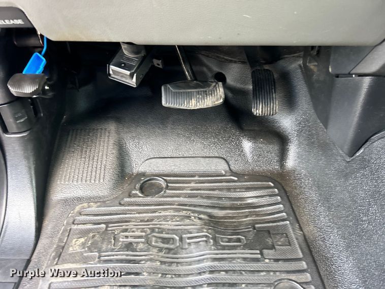 image for item EG0733 2017 Ford F550 Super Duty box truck