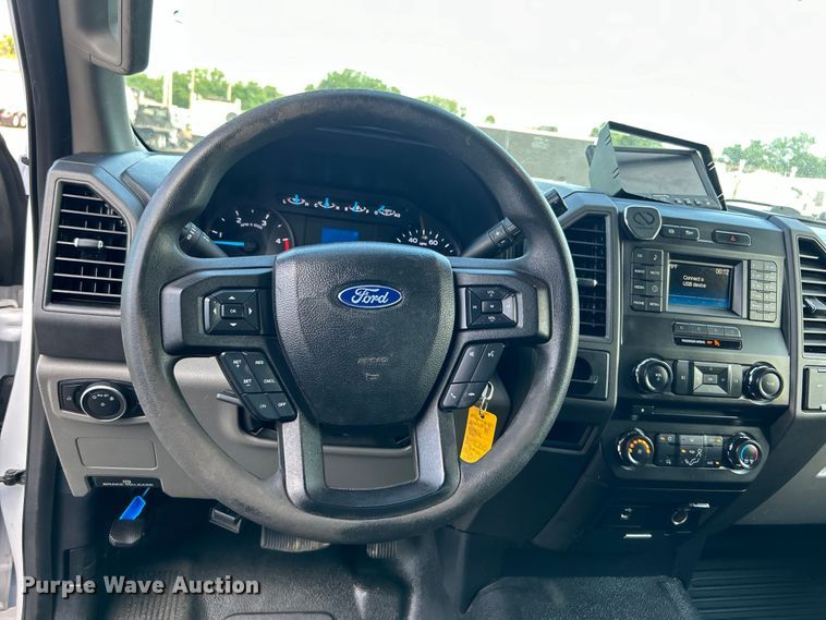 image for item EG0733 2017 Ford F550 Super Duty box truck