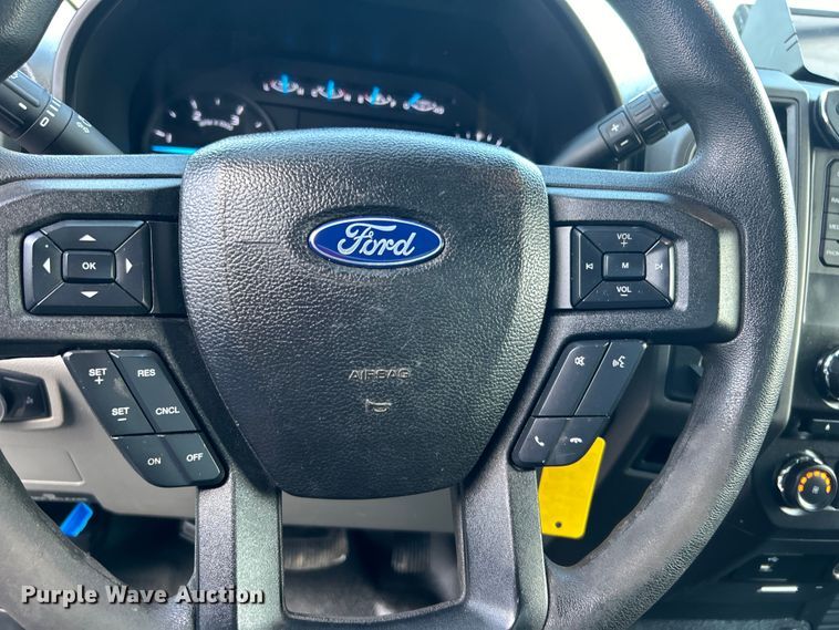 image for item EG0733 2017 Ford F550 Super Duty box truck