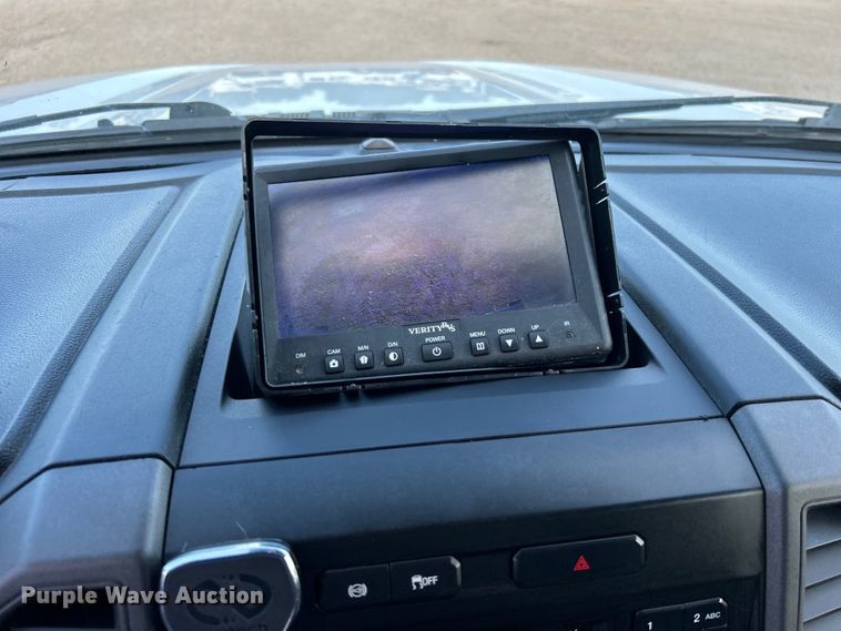 image for item EG0733 2017 Ford F550 Super Duty box truck