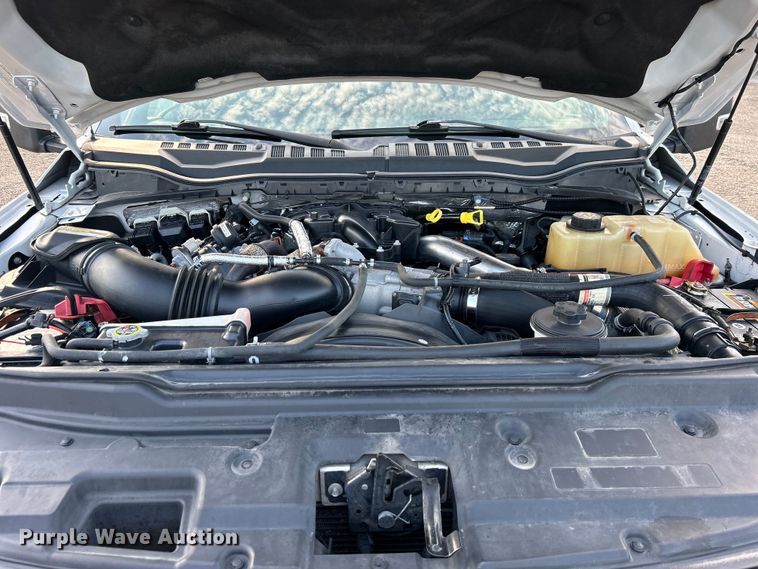 image for item EG0733 2017 Ford F550 Super Duty box truck