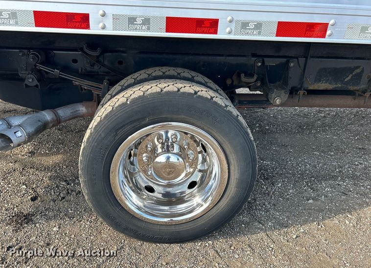 image for item EG0733 2017 Ford F550 Super Duty box truck