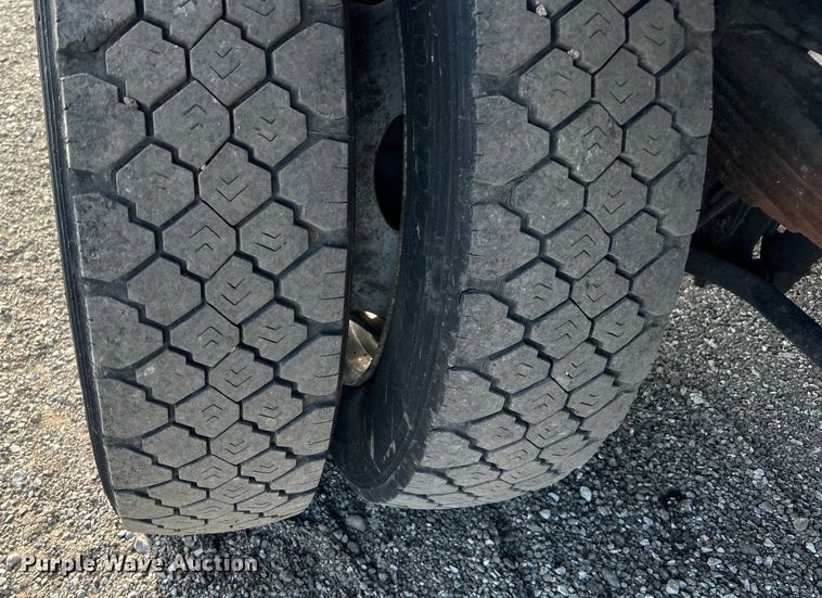 image for item EG0733 2017 Ford F550 Super Duty box truck