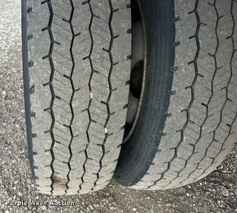 image for item EG0733 2017 Ford F550 Super Duty box truck