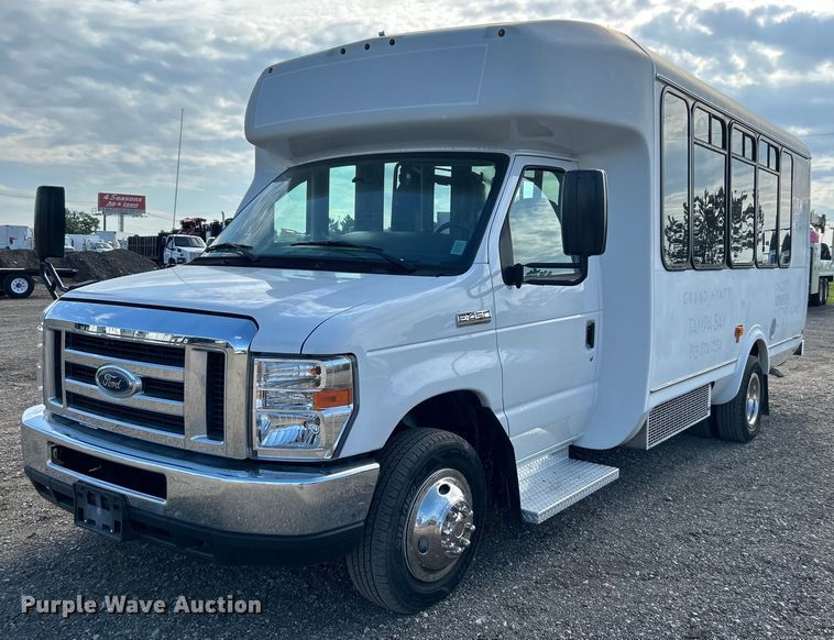 image for item EG0734 2018 Ford  E450 Super Duty  shuttle bus