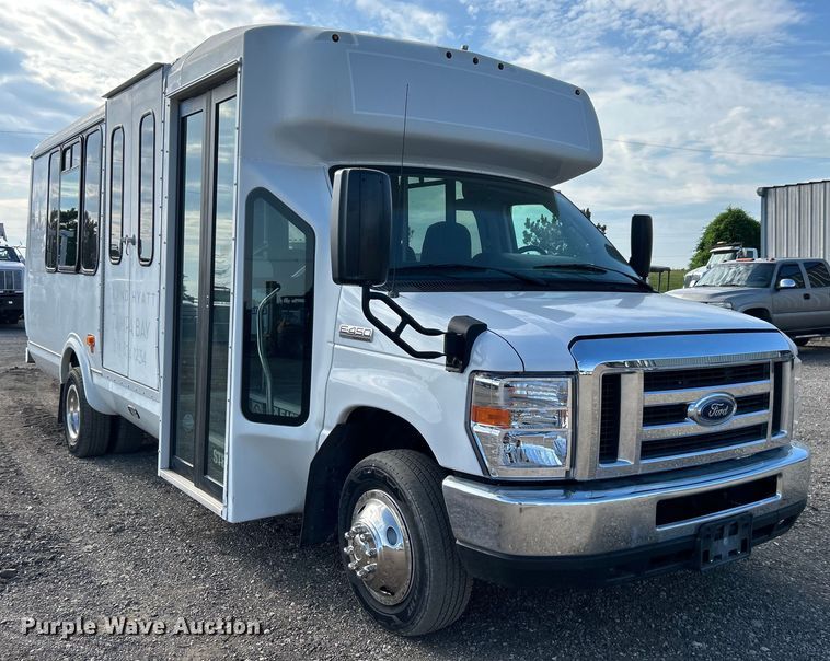 image for item EG0734 2018 Ford  E450 Super Duty  shuttle bus